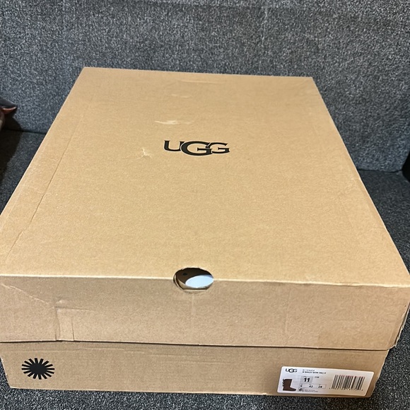 UGG®
Women's Bailey Bow Tall II Boots - Picture 7 of 7